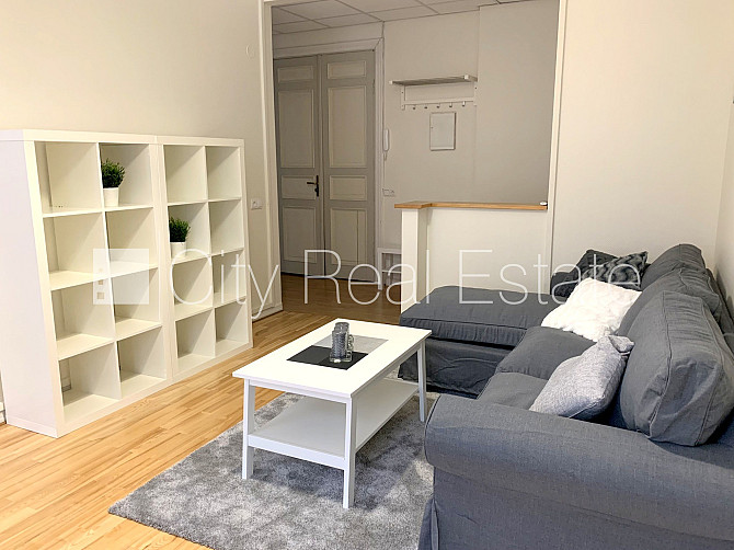 Fasādes māja, renovēta māja, ieeja no pagalma, ir lifts, kāpņu telpa pēc kapitālā remonta, Rīga - foto 3