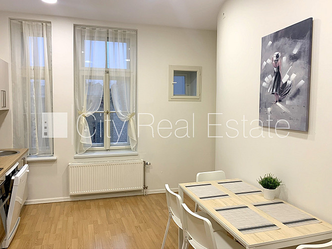 Fasādes māja, renovēta māja, ieeja no pagalma, ir lifts, kāpņu telpa pēc kapitālā remonta, Rīga - foto 5