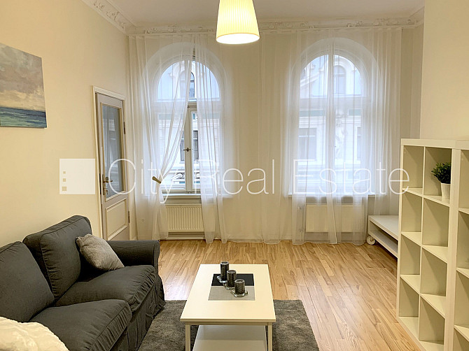 Fasādes māja, renovēta māja, ieeja no pagalma, ir lifts, kāpņu telpa pēc kapitālā remonta, Rīga - foto 2
