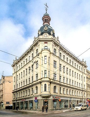 Fasādes māja, renovēta māja, ieeja no pagalma, ir lifts, kāpņu telpa pēc kapitālā remonta, Rīga - foto 12