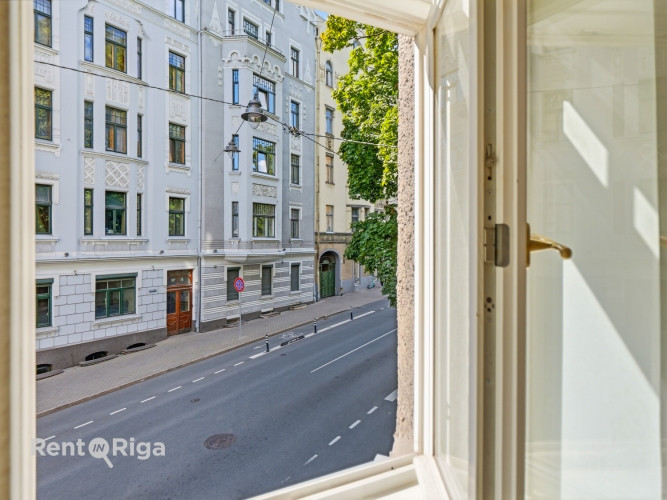 Izīrē 4-istabu dzīvokli Akas ielā, starp Ģertrūdes un Lāčplēša ielu.  Par dzīvokli: - Rīga - foto 7