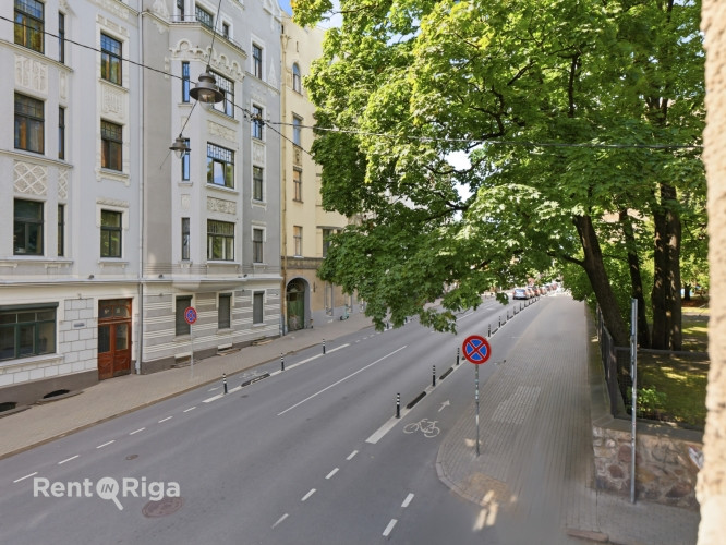 Izīrē 4-istabu dzīvokli Akas ielā, starp Ģertrūdes un Lāčplēša ielu.  Par dzīvokli: - Rīga - foto 3