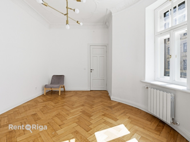Izīrē 4-istabu dzīvokli Akas ielā, starp Ģertrūdes un Lāčplēša ielu.  Par dzīvokli: - Rīga - foto 5