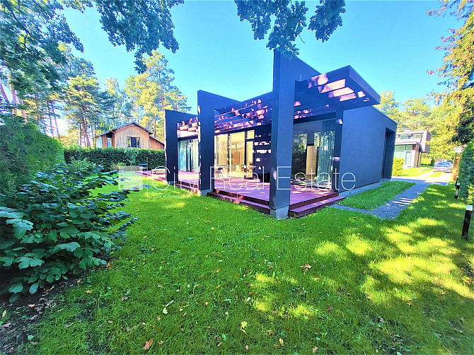 Privātmāja, jaunceltne, pagalma māja, labiekārtota apzaļumota teritorija 950 m2, slēgta Jūrmala - foto 1