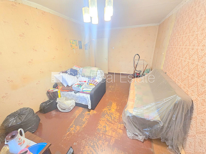 Fasādes māja, ieeja no ielas, kāpņu telpa pēc kosmētiskā remonta, balkons, logi vērsti Rīga - foto 20