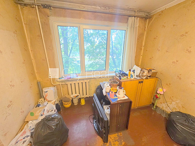 Fasādes māja, ieeja no ielas, kāpņu telpa pēc kosmētiskā remonta, balkons, logi vērsti Rīga - foto 19