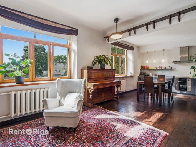 Large, bright two-room apartment.  The apartment features a very spacious 30 sqm living room combine Рига - изображение 2