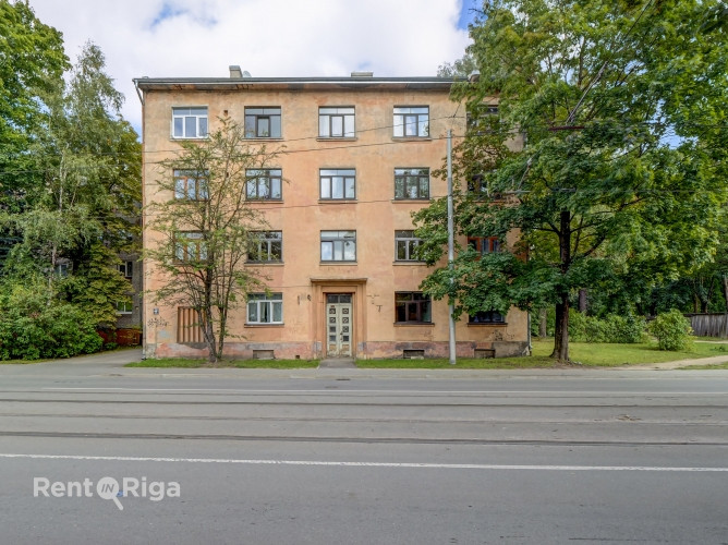 Large, bright two-room apartment.  The apartment features a very spacious 30 sqm living room combine Рига - изображение 1