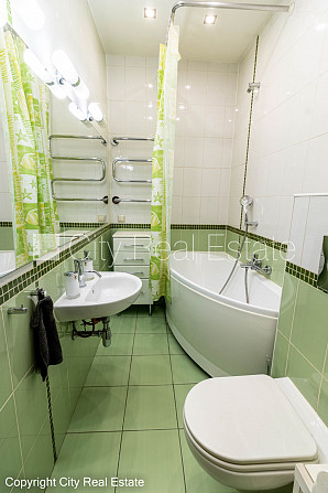 Pagalma māja, renovēta māja, slēgts pagalms, bezmaksas stāvvieta pagalmā, ieeja no pagalma, Rīga - foto 19