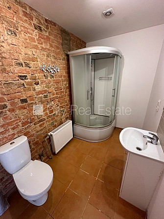 Fasādes māja, renovēta māja, slēgts pagalms, ieeja no ielas un pagalma, kāpņu telpa pēc Rīga - foto 18