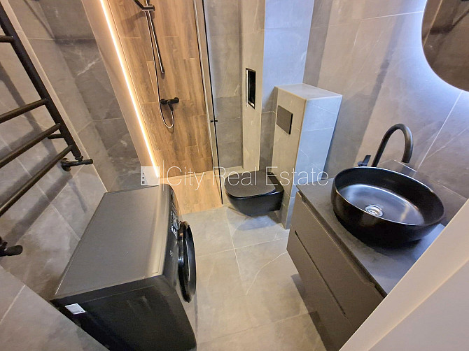 Fasādes māja, renovēta māja, slēgts pagalms, ieeja no ielas, ir lifts, kāpņu telpa pēc Rīga - foto 17