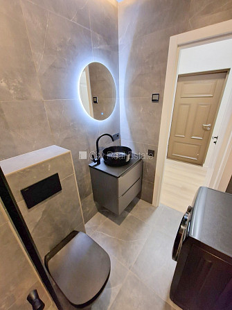 Fasādes māja, renovēta māja, slēgts pagalms, ieeja no ielas, ir lifts, kāpņu telpa pēc Rīga - foto 18
