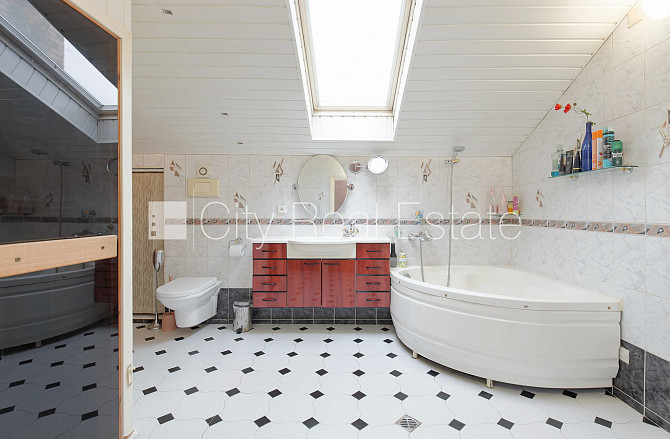 Fasādes māja, slēgts pagalms, vieta automašīnai, ir lifts, balkons, sauna, logi vērsti mājas Rīga - foto 19