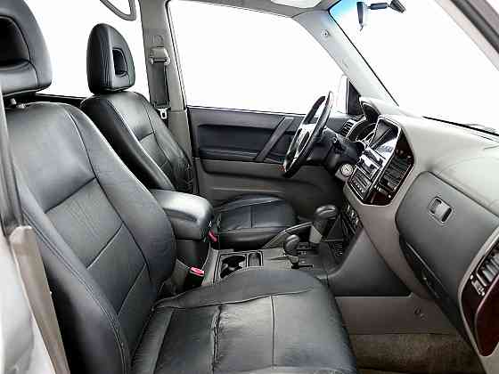 Mitsubishi Pajero Luxury ATM 3.2 Di-D 118kW Tallina