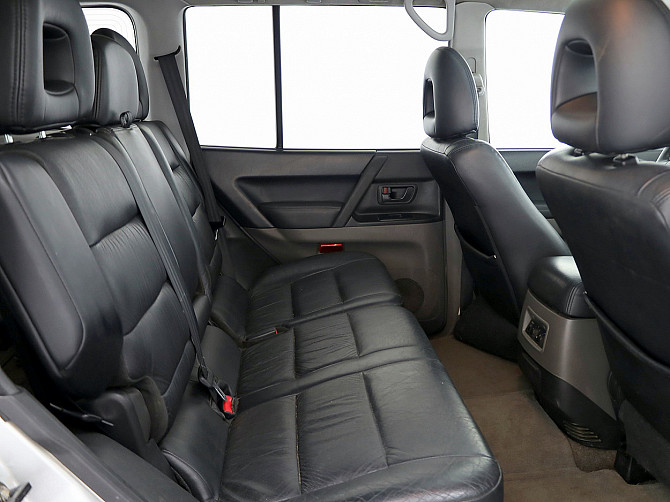 Mitsubishi Pajero Luxury ATM 3.2 Di-D 118kW Tallina - foto 7