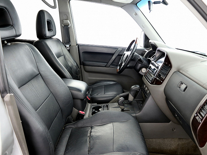 Mitsubishi Pajero Luxury ATM 3.2 Di-D 118kW Tallina - foto 6