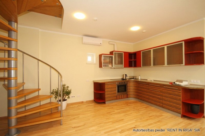 Birojs Centrā, sakoptā- renovētā pagalma ēkā.   + 5. un 6. stāvā (lifta nav).  - 5. stāvā Rīga - foto 5