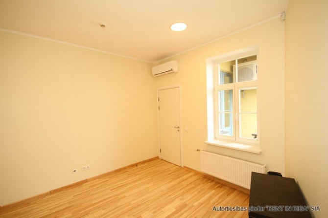 Birojs Centrā, sakoptā- renovētā pagalma ēkā.   + 5. un 6. stāvā (lifta nav).  - 5. stāvā Rīga - foto 9