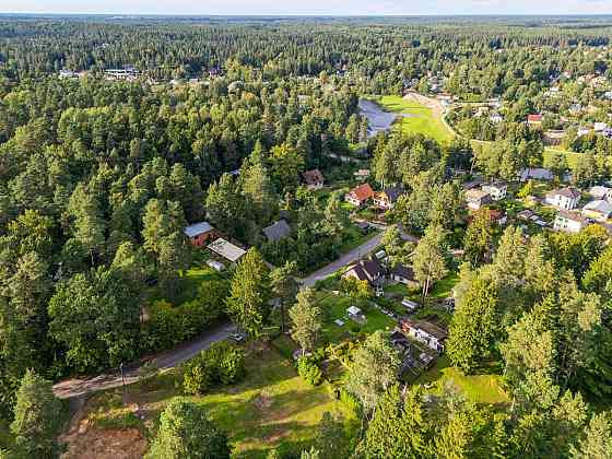 Pārdod izlīdzinātu taisnstūra zemesgabalu  1620 m2 Pārogrē privātmājas būvniecībai. Zemesgabals atro Ogre un novads