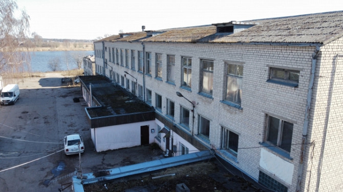 Продаётся земля с постройками. Общая площадь зданий составляет 2500 м2, включая 1500 Юрмала - изображение 1