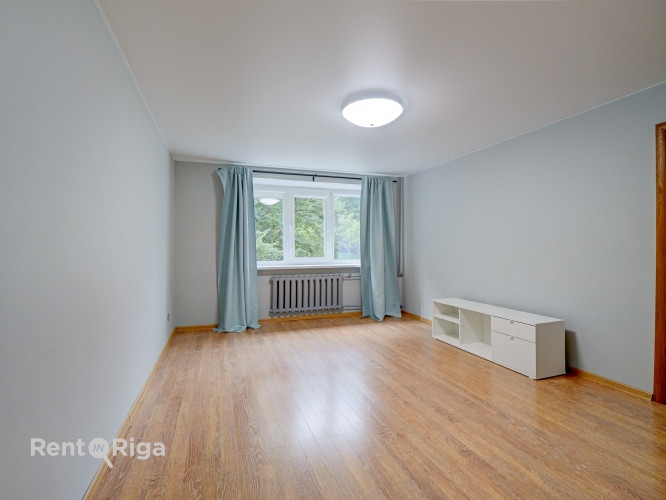 Piedāvājumā 3 istabu dzīvoklis Rīgas centrā.  Dzīvoklis ir plašs, ar pārdomātu un ērtu Rīga - foto 1