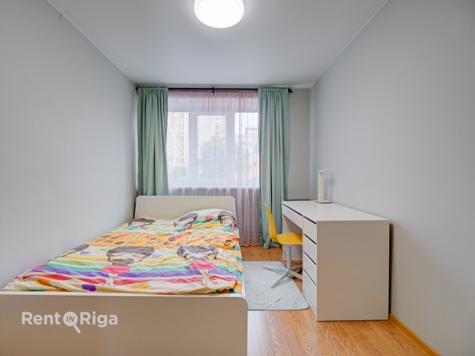 Piedāvājumā 3 istabu dzīvoklis Rīgas centrā.  Dzīvoklis ir plašs, ar pārdomātu un ērtu Rīga - foto 4