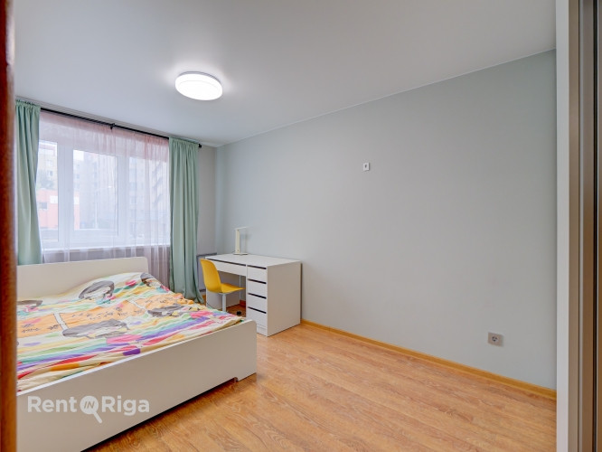 Piedāvājumā 3 istabu dzīvoklis Rīgas centrā.  Dzīvoklis ir plašs, ar pārdomātu un ērtu Rīga - foto 3