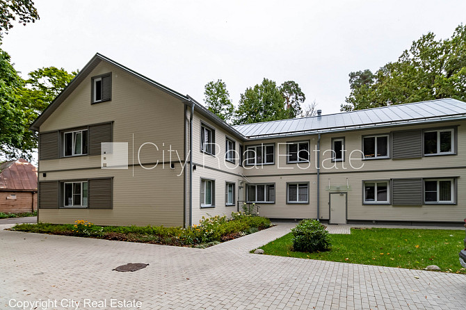 Renovēta māja, slēgts pagalms, iežogota teritorija, vieta automašīnai, kāpņu telpa pēc Jūrmala - foto 18