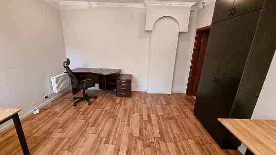 Izīrē darba telpu Rīgā, Teikā. Ērta un lieliski izplānota 19 m² telpa ilgtermiņa nomai. Lieliska... Rīga