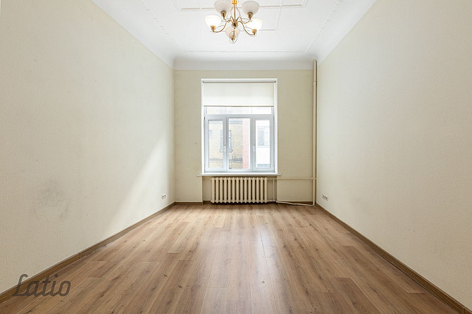 Īrēt tiek piedāvāts četru istabu dzīvoklis pašā pilsētas centrā. Līdzās veikali, Rīga - foto 4