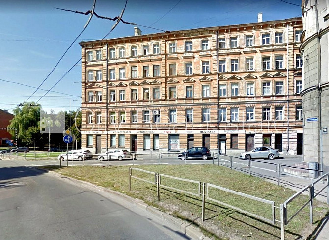 Fasādes māja, slēgts pagalms, bezmaksas stāvvieta pagalmā, kāpņu telpa bez remonta, logi Rīga - foto 20
