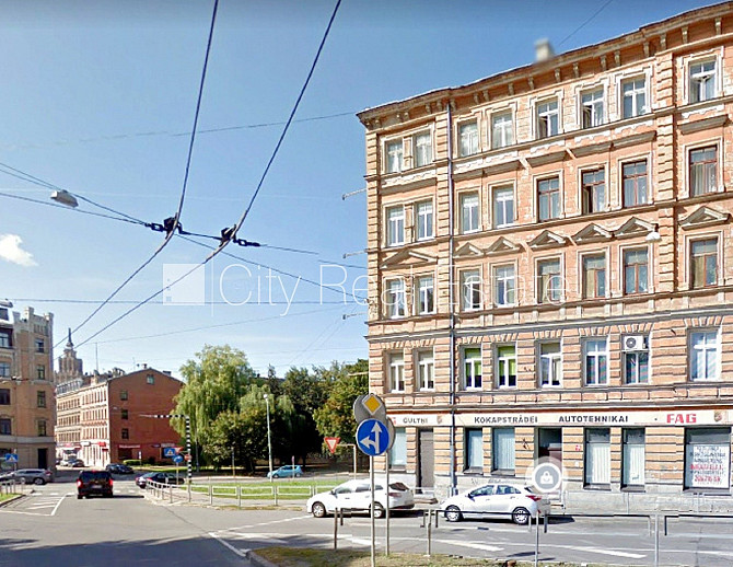 Fasādes māja, slēgts pagalms, bezmaksas stāvvieta pagalmā, kāpņu telpa bez remonta, logi Rīga - foto 19