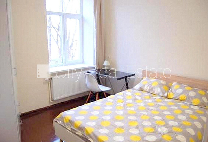 Fasādes māja, slēgts pagalms, bezmaksas stāvvieta pagalmā, kāpņu telpa bez remonta, logi Rīga - foto 11