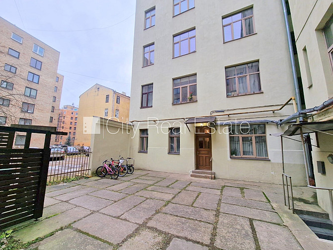 Zeme īpašumā, fasādes māja, slēgts pagalms, ieeja no ielas un pagalma, beletāža, kāpņu Rīga - foto 20