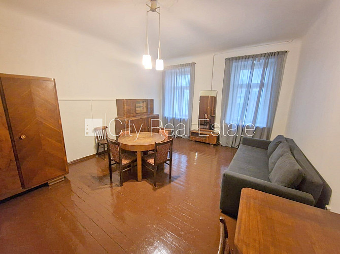 Zeme īpašumā, fasādes māja, slēgts pagalms, ieeja no ielas un pagalma, beletāža, kāpņu Rīga - foto 1