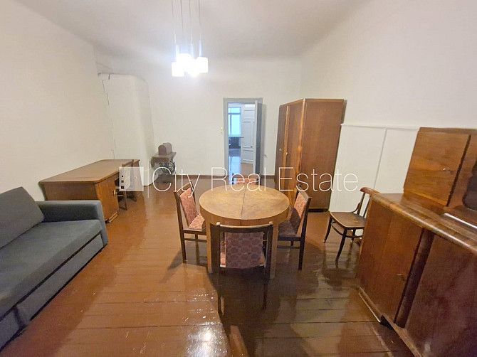 Zeme īpašumā, fasādes māja, slēgts pagalms, ieeja no ielas un pagalma, beletāža, kāpņu Rīga - foto 2