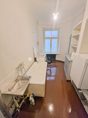 Zeme īpašumā, fasādes māja, slēgts pagalms, ieeja no ielas un pagalma, beletāža, kāpņu Rīga - foto 12