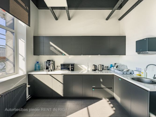 Fiksēta nomas maksa. Mūsdienīgas kopstrādes tipa biroja telpas Mūkusalas Biznesa Centrā. Rīga - foto 8