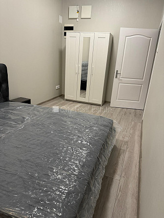 Fasādes māja, renovēta māja, ieeja no ielas, logi vērsti mājas abās pusēs, istabas Rīga - foto 7