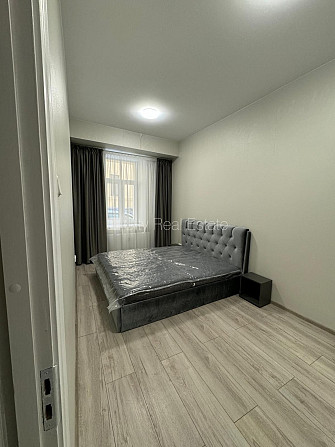 Fasādes māja, renovēta māja, ieeja no ielas, logi vērsti mājas abās pusēs, istabas Rīga - foto 6