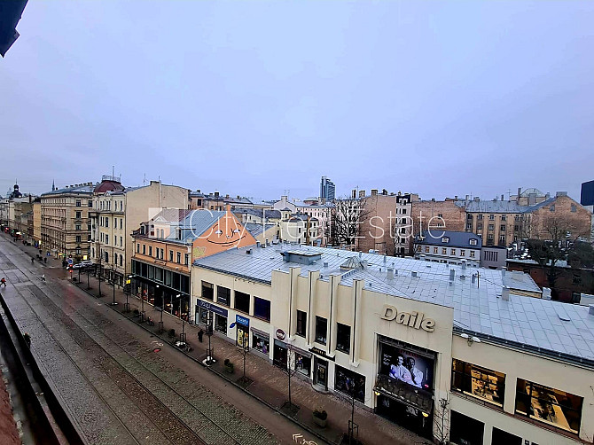 Fasādes māja, renovēta māja, ieeja no ielas, logi vērsti mājas abās pusēs, istabas Rīga - foto 5