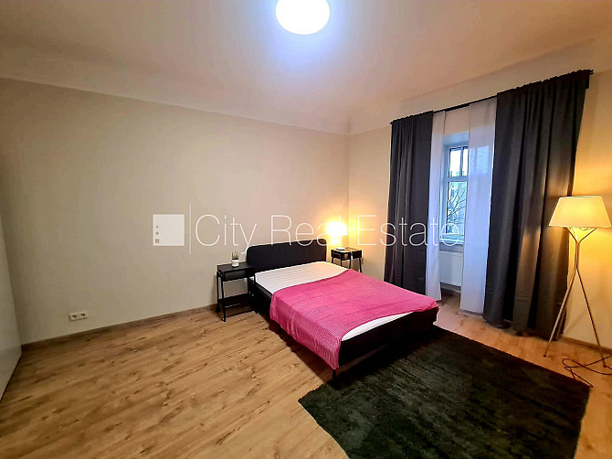 Fasādes māja, renovēta māja, ieeja no ielas, logi vērsti mājas abās pusēs, istabas Rīga - foto 6