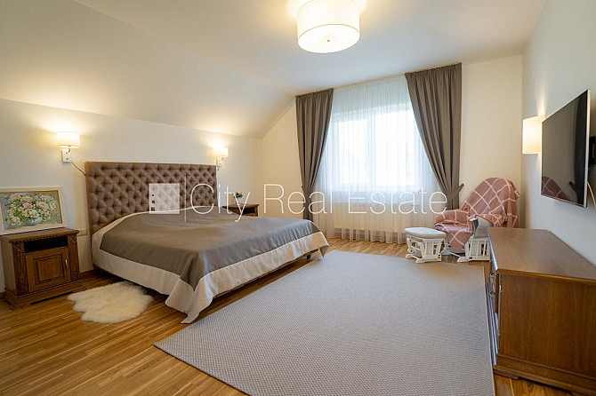 Privātmāja, labiekārtots apzaļumots pagalms, garāža vienai automašīnai, pagalmā bērnu Rīga - foto 16