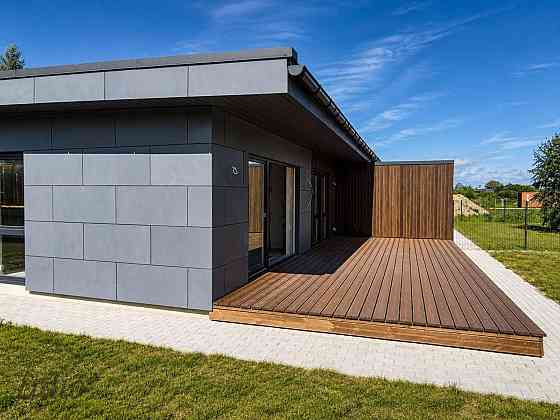 Pārdod mūsdienīgu un energoefektīvu mājokli Ventspilī, Medus ielā 35B
Tiek pārdots pārdomāts un augs Ventspils un novads
