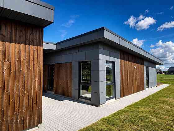 Pārdod mūsdienīgu un energoefektīvu mājokli Ventspilī, Medus ielā 35A
Tiek pārdots pārdomāts un augs Ventspils un novads