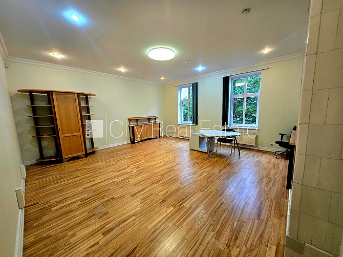 Koka māja, fasādes māja, restaurēta māja, labiekārtots apzaļumots pagalms, maksas Rīga - foto 6