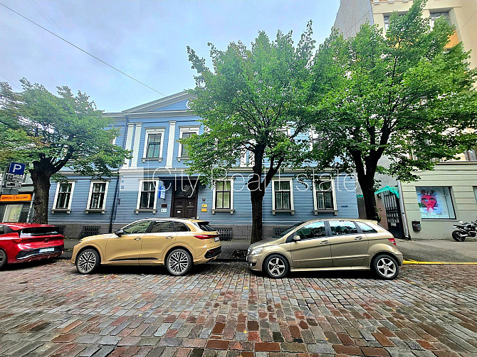 Koka māja, fasādes māja, restaurēta māja, labiekārtots apzaļumots pagalms, maksas Rīga - foto 1