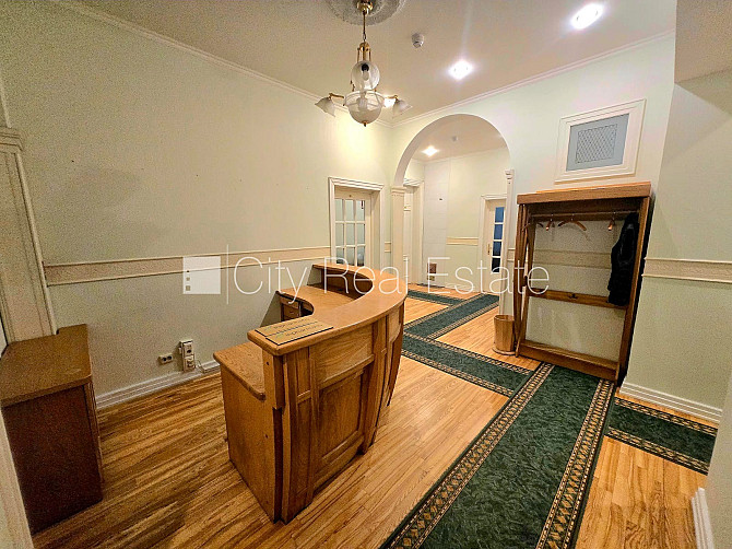Koka māja, fasādes māja, restaurēta māja, labiekārtots apzaļumots pagalms, maksas Rīga - foto 7
