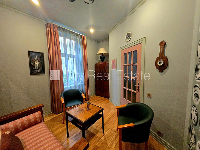 Koka māja, fasādes māja, restaurēta māja, labiekārtots apzaļumots pagalms, maksas Rīga - foto 20