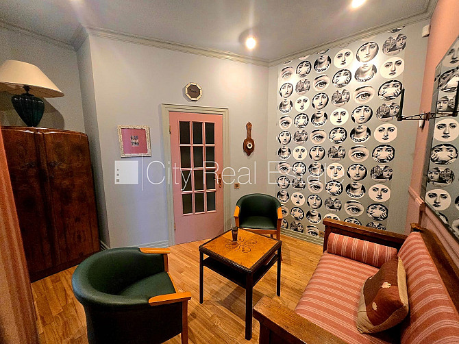 Koka māja, fasādes māja, restaurēta māja, labiekārtots apzaļumots pagalms, iespēja nomāt Rīga - foto 12